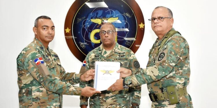 Comandante general del Ejército asume el mando del Comando Conjunto Unificado de Fuerzas Armadas