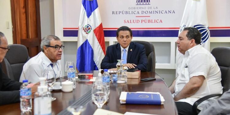 Colegio Médico Dominicano y autoridades de salud acuerdan crear 200 nuevas plazas para médicos pasantes de postgrado