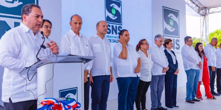 Gobierno entrega remozamiento hospital municipal Lilian Fernández en Navarrete