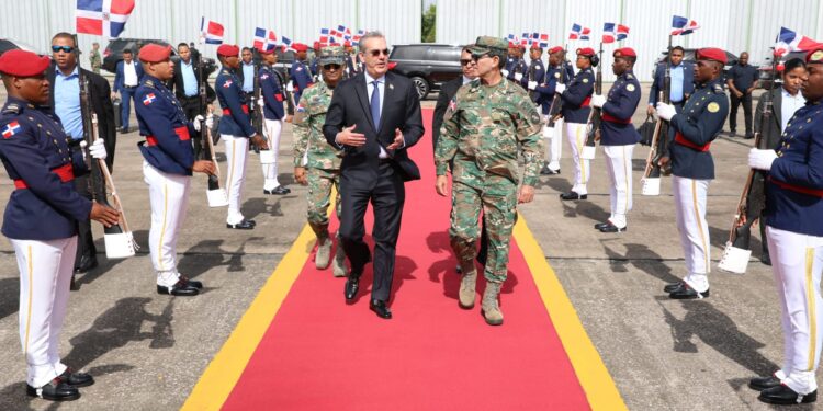 Presidente Abinader sale hacia Bahamas para participar en reunión de CARICOM