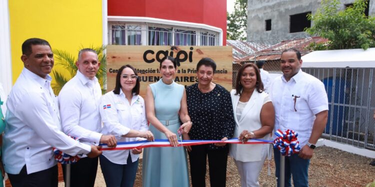 Primera dama, directora del INAIPI y vicepresidenta de la CORMIDOM inauguran CAIPI Comunitario en Maimón