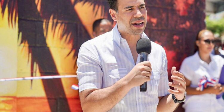 Roberto Ángel destaca compromiso de Abinader con sostenibilidad y desarrollo de los municipios