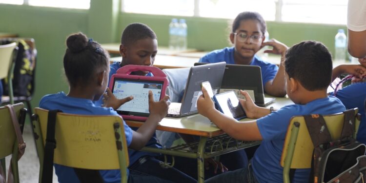 Campamento de Robótica Educativa del MINERD se desarrolla con la alegría y entusiasmo de los estudiantes