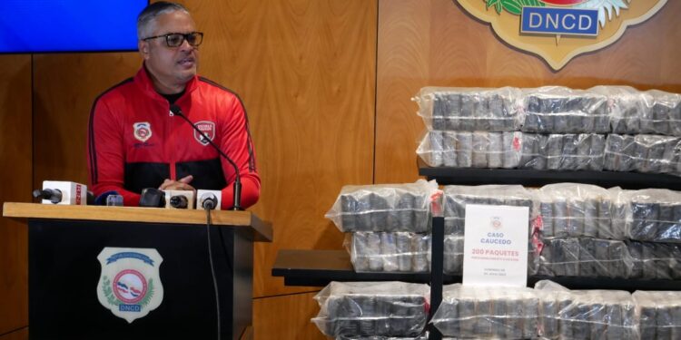 EN CAUCEDO: OCUPAN OTROS 200 PAQUETES PRESUMIBLEMENTE COCAÍNA EN CAJAS DE GUINEOS