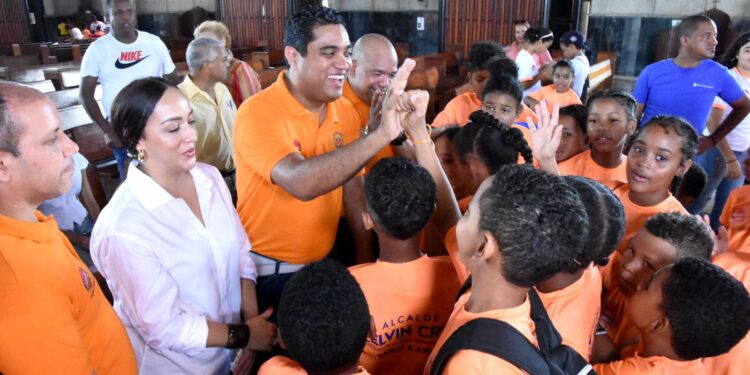Alcalde Kelvin Cruz inaugura Olimpíadas Infantiles Municipales con 6 mil niños