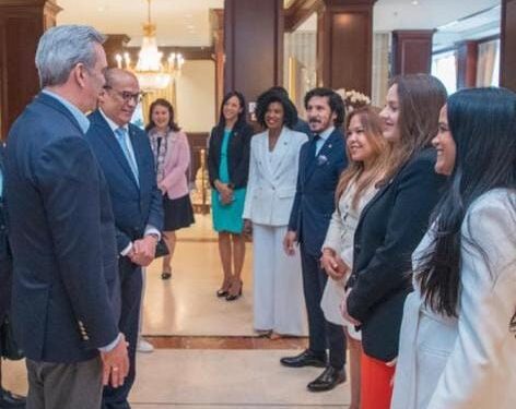 Presidente Abinader llegó esta mañana a Bruselas para participar en la III Cumbre UE-Celac de Jefes de Estado y de Gobierno