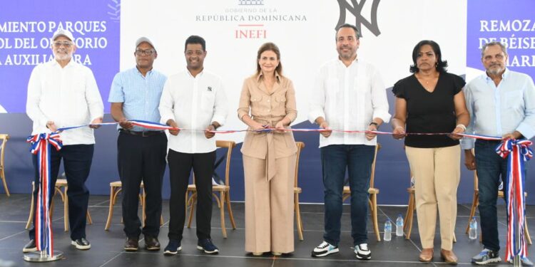 INEFI y Yankees entregan remozado estadio de béisbol del Oratorio María Auxiliadora