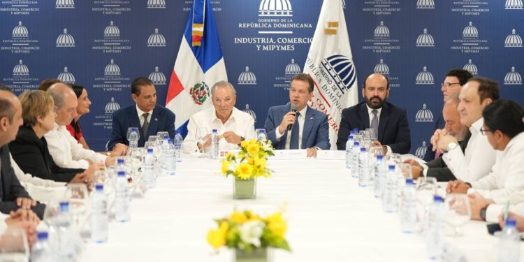Bisonó expone ante miembros del Cuerpo Diplomático sobre potencial de inversión en RD