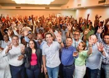 Roberto Ángel juramenta al exgobernador de Valverde y director operativo de campaña de Abel Martínez