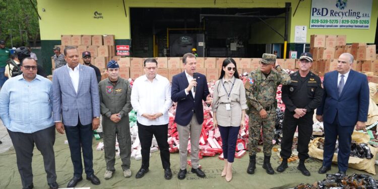 Autoridades incineran 6.4 millones de unidades de cigarrillos y otros productos ilícitos