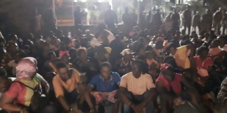 Migración detiene 221 nacionales haitianos ilegales en comunidades de Barahona mediante operativo
