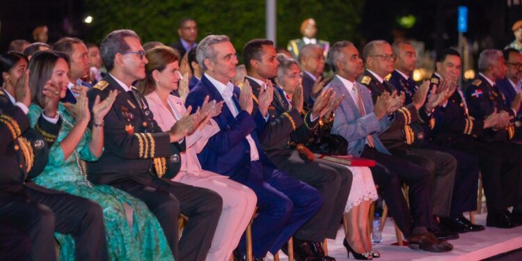 Presidente Abinader y vicepresidenta encabezan acto 76 aniversario del 1.er Regimiento Dominicano Guardia Presidencial