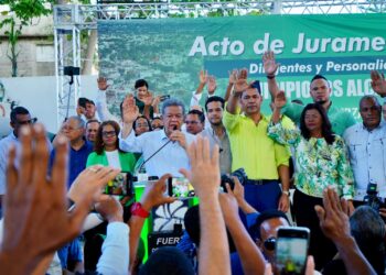 Diputado Domingo de León, 3 miembros del CC del PLD, varios regidores y un vocal se juramentaron hoy en la FP