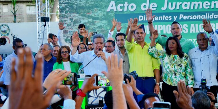 Diputado Domingo de León, 3 miembros del CC del PLD, varios regidores y un vocal se juramentaron hoy en la FP