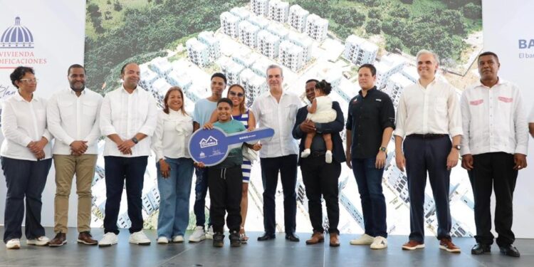 Presidente Abinader entrega 494 apartamentos e inaugura 5 obras en Gran Santo Domingo