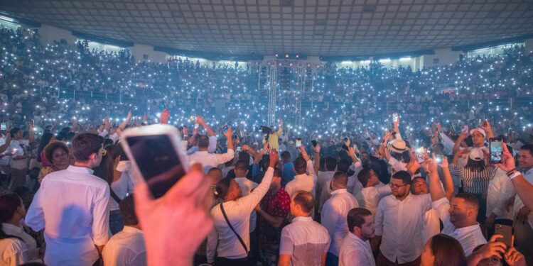 Jóvenes de todo el país se reúnen en Santiago para pedirle cuatro años más a Luis Abinader