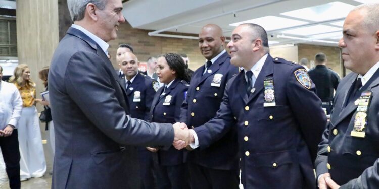 Unión Internacional de Oficiales y Civiles en NY reconoce al presidente Abinader por avances en Reforma de la Policía Nacional