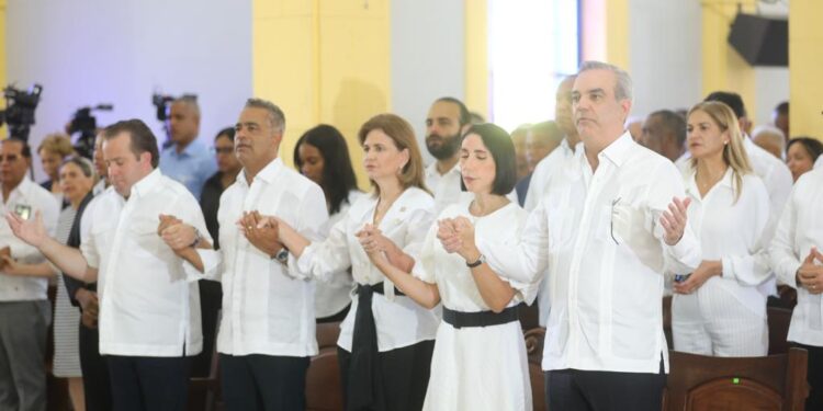 Presidente Abinader participa de eucaristía en memoria fallecidos por explosión en San Cristóbal