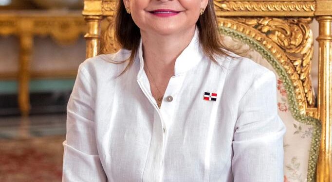 Helicóptero en que se desplazaba la vicepresidenta aterriza por precaución