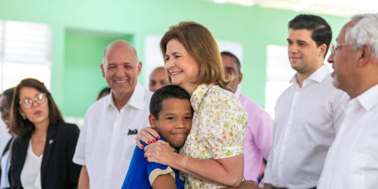 Vicepresidenta Raquel Peña afirma Gobierno mejora red de escuelas públicas para que niños y jóvenes tengan educación de calidad