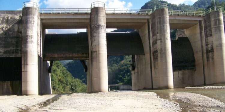 Egehid acuartela personal técnico de las 27 hidroeléctricas y activa Comité de Emergencias