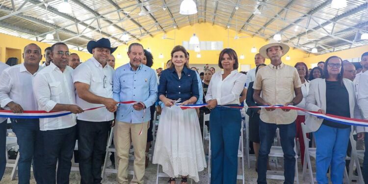 Gobierno entrega tres escuelas primarias en La Romana, Monte Plata y San Cristóbal garantizando educación de calidad a 2,205 estudiantes