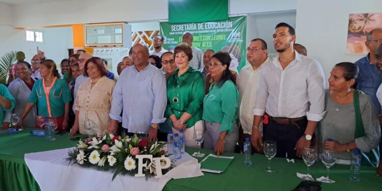 Maestros de la Fuerza del Pueblo en Nagua se preparan para elecciones del 2024