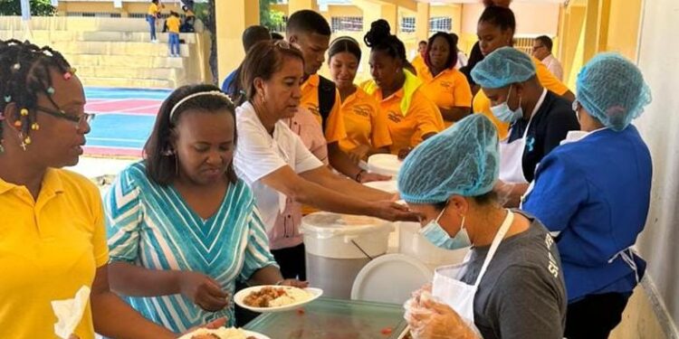 Por primera vez estudiantes de PREPARA empiezan a recibir alimentación escolar los fines de semana