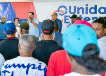 Roberto Ángel juramenta en la Unidad Externa a 83 dirigentes del PLD en Salcedo