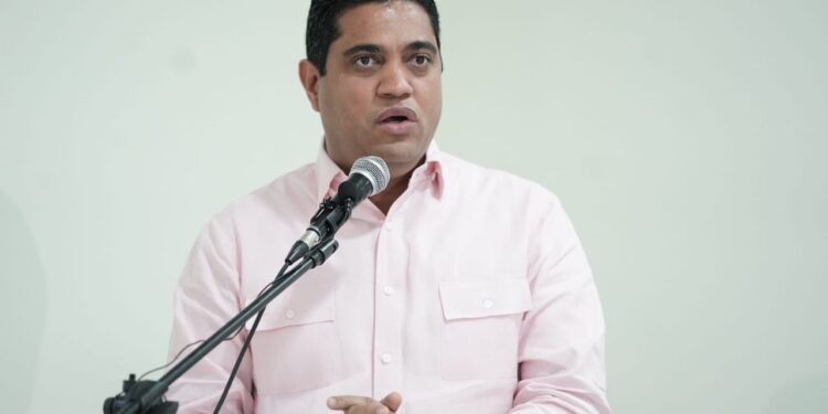 Kelvin Cruz llama alcaldes integrarse a operativos de Salud Pública para eliminar Dengue.