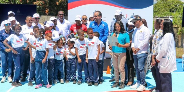 INEFI reconoce a Marileidy Paulino en la escuela donde estudió en Nizao