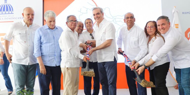 Presidente Abinader inaugura tres obras y deja iniciados trabajos Circunvalación de Navarrete en Santiago