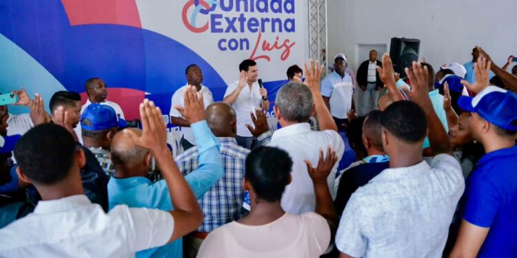 Roberto Ángel sigue juramentando; 50 presidentes de comité de base del PLD en La Caleta pasaron a la Unidad Externa
