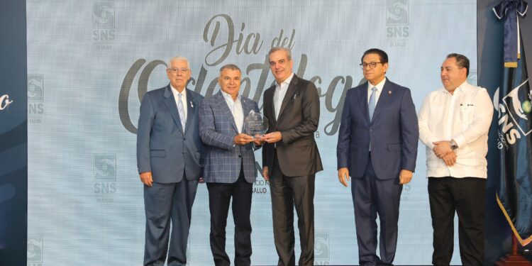 Presidente Abinader anuncia Gobierno trabajará en la implementación de unidades salud bucal escolar