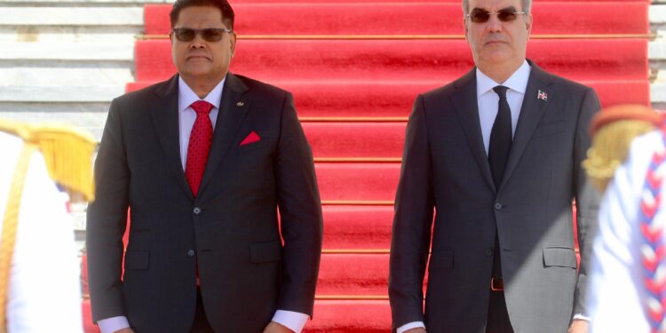 Presidente Abinader recibe su homólogo de Surinam, Chandrikapersad Santokhi en visita oficial
