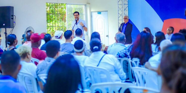 Roberto Ángel juramenta en Unidad Externa con Luis a 36 presidentes comités de base del PLD en Los Ríos, DN