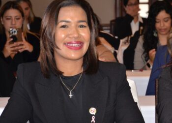 Secretaria nacional de mujeres jóvenes del PRM dicta conferencia en la universidad de Harvard