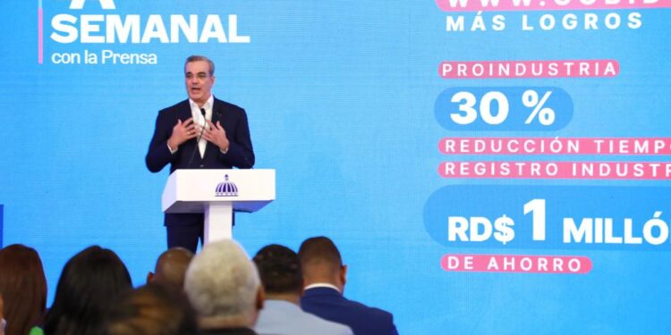 Presidente Abinader presenta logros Burocracia Cero; portal www.gob.do alcanza ahorros de hasta RD$ 60 mil millones en 3 años