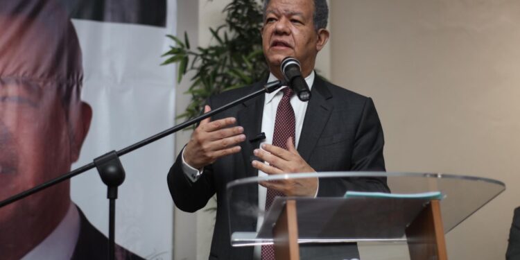 Leonel presenta novedosa propuesta para eliminar anticipo de impuestos