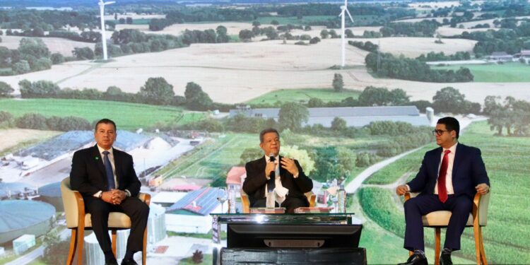 Leonel contempla construcción de 14 nuevas presas para aumentar producción de alimentos