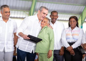 Presidente Abinader entrega 1,188 títulos de propiedad en Elías Piña y Dajabón