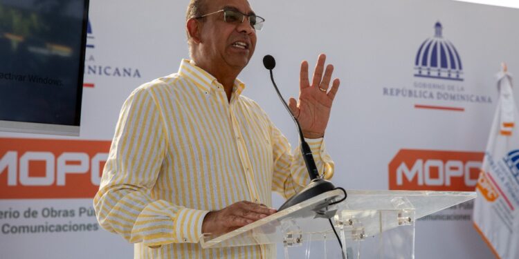 Presidente Abinader concluye jornada con tres inauguraciones que impactarán la educación y la seguridad de los transeúntes de San Cristóbal