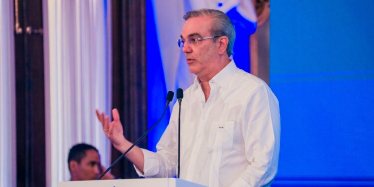 Presidente Abinader dice ya están disponibles RD$ 3 mil millones para mecanización mano de obra en sectores agrícola y construcción