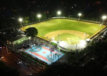 Alcalde Kelvin Cruz inaugura moderno Complejo Deportivo en El Pino, La Vega.