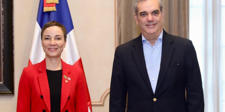 Presidente Abinader recibe a la ministra de Relaciones Exteriores de Jamaica