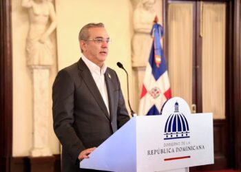 Presidente Abinader exhorta a servidores públicos y entidades estatales, seguir trabajando en aras de la calidad en la administración pública