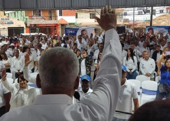 Juan Rosa juramenta nuevo movimiento en apoyo a Luis Abinader en Los Mina