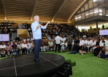 Presidente Abinader entrega más 1,000 títulos de propiedad en beneficio de más de 4 mil personas en San Pedro de Macorís