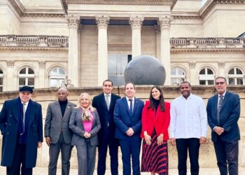 Misión RD aborda en Francia problemática haitiana y fronteriza