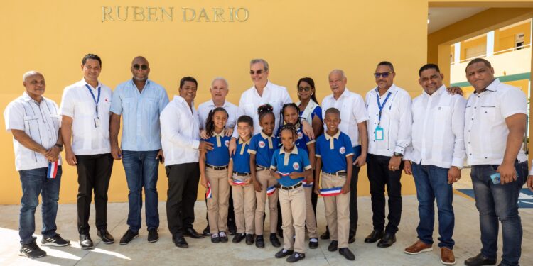 Presidente Abinader inaugura dos nuevas escuelas en Los Alcarrizos